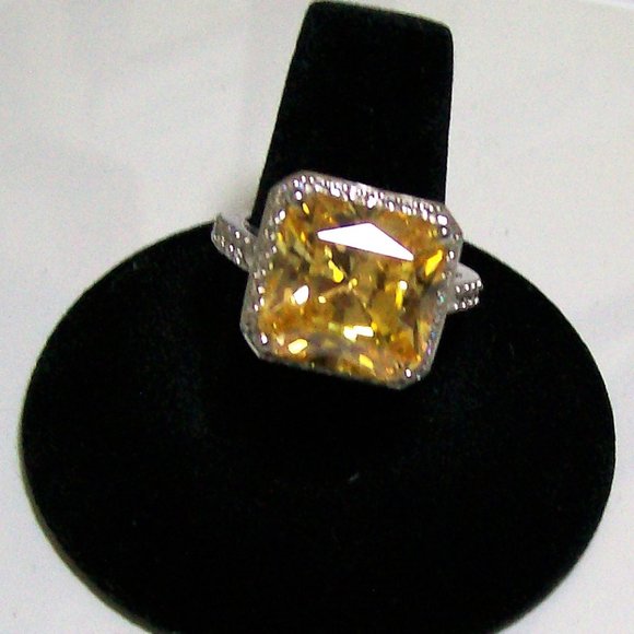 NWOT Canary Yellow Cocktail Ring - Picture 3 of 6
